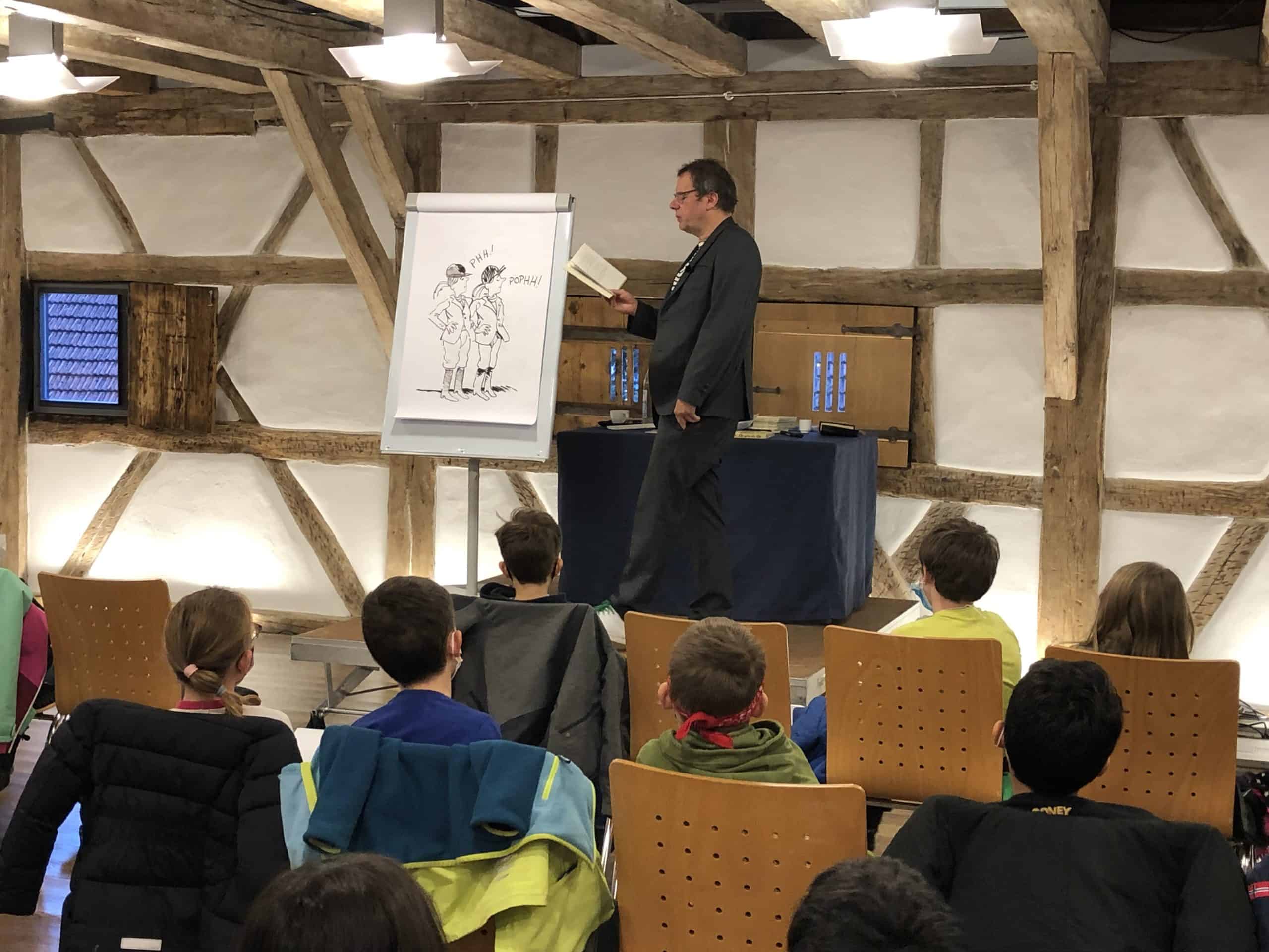 Pfiffige Autorenlesung von Rüdiger Bertram an der Grundschule der Gemeinschaftsschule Bibrisschule Herbrechtingen